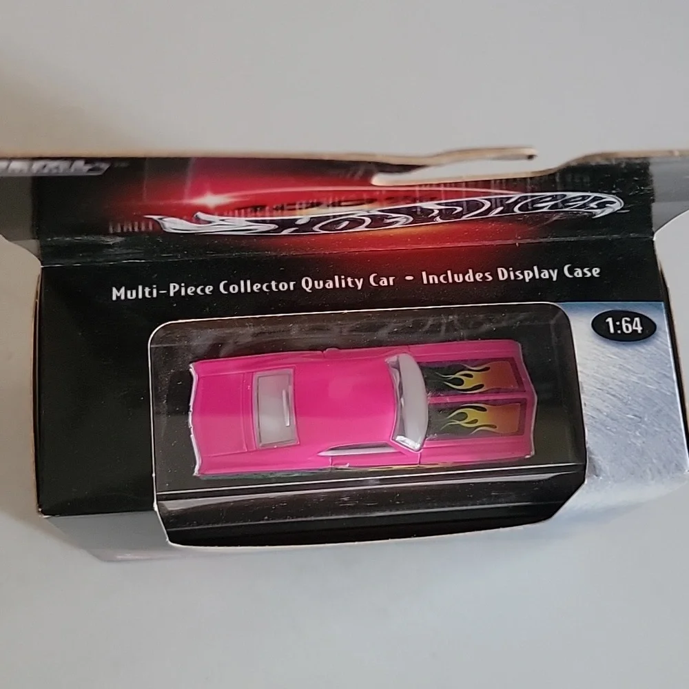 HOT WHEELS 69 BUICK RIVIERA COLLECTIBLE CAR BOXED 2000
